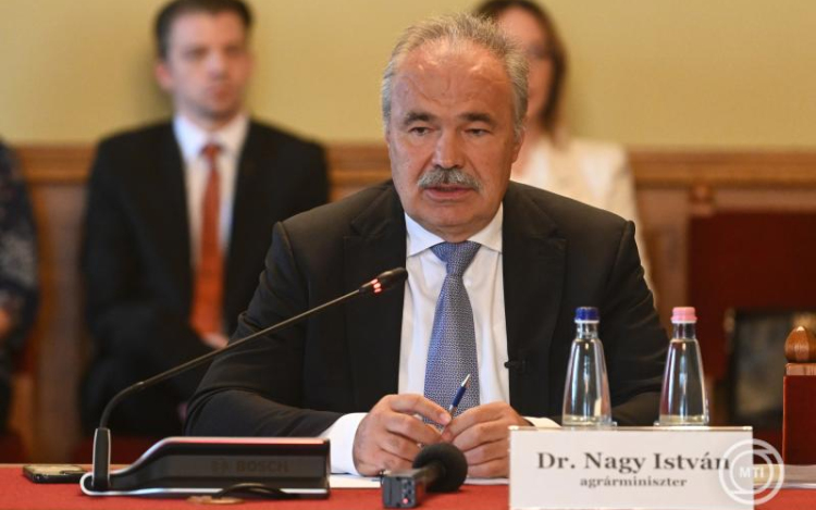 Nagy István: zajlik az érintett telepek teljes mentesítése és ha nem lesz újabb fertőzés, akkor heteken belül feloldhatják a korlátoz�