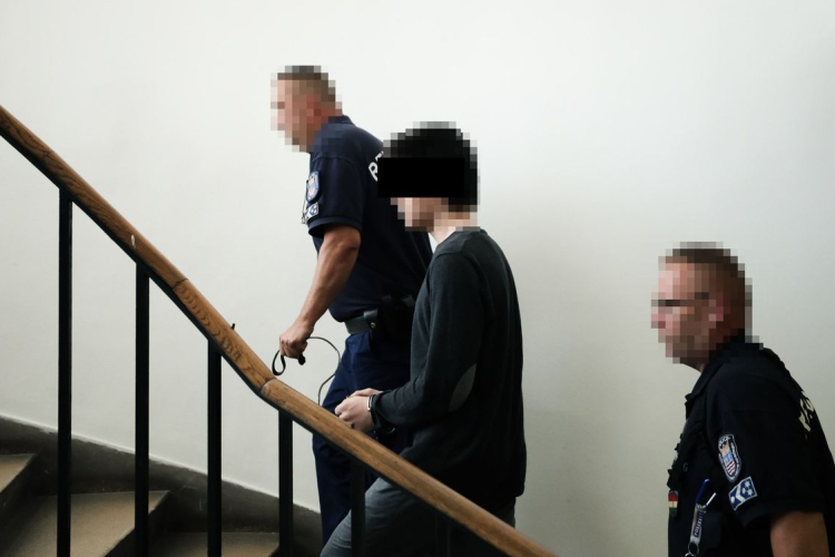 Letartóztatta a hozzátartozóit megkéselő gönyűi fiút a bíróság