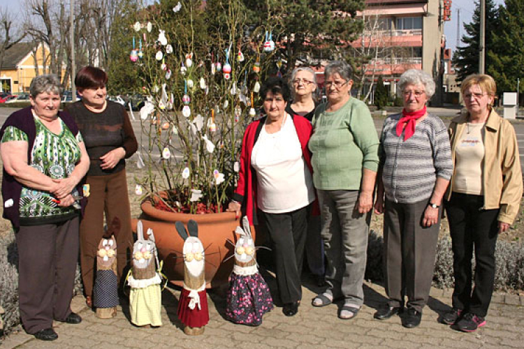 Civilek városdíszítő akciója Dombóváron
