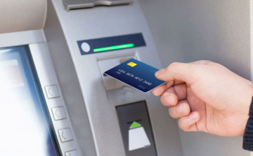 Az unokája lopta el a bankkártyát