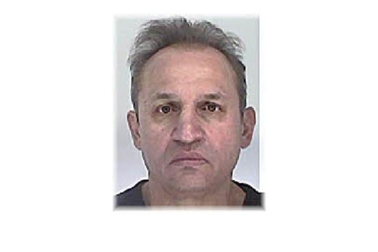 Csalás elkövetése miatt körözik